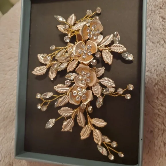 Rose Gold Floral Wedding Clip - Picture 7 of 7